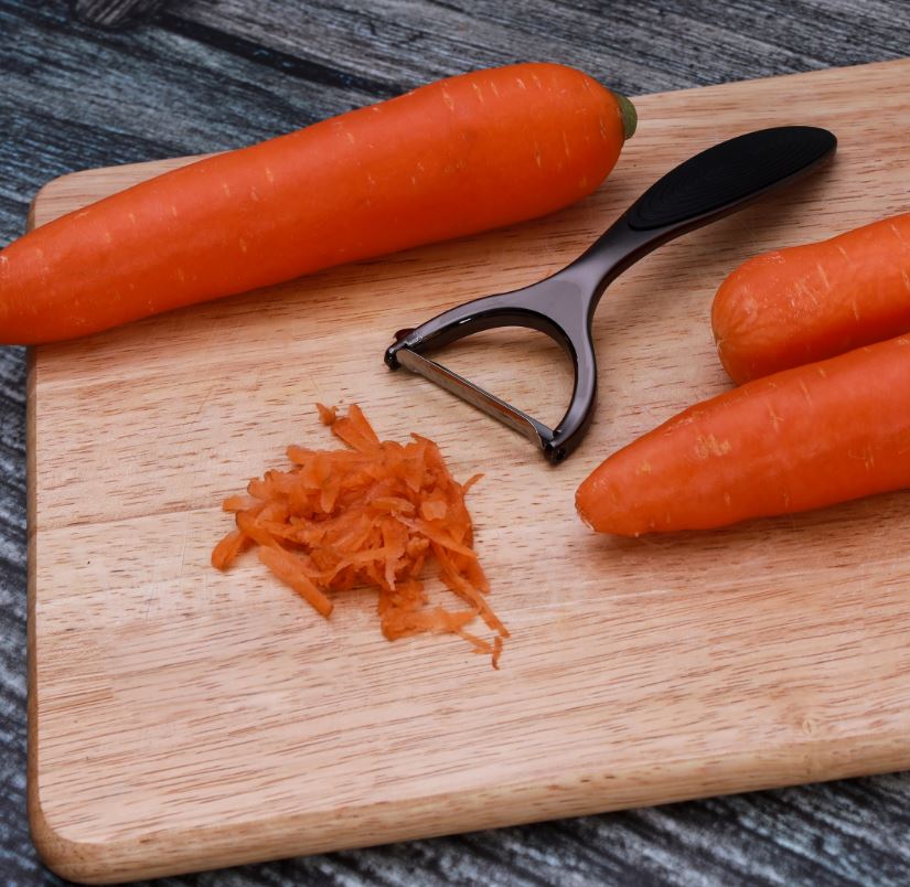 Zinc Alloyed Triangle Vegetable Peeler